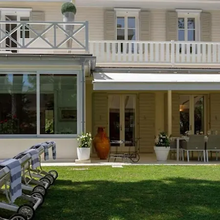 Villa With Private Pool 200 Meters From The Sea! Marina Di Pietrasanta - Forte Dei Marmi Marina di Pietrasanta